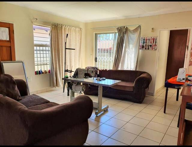 3 BEDROOM HOUSE FOR SALE IN KARENPARK